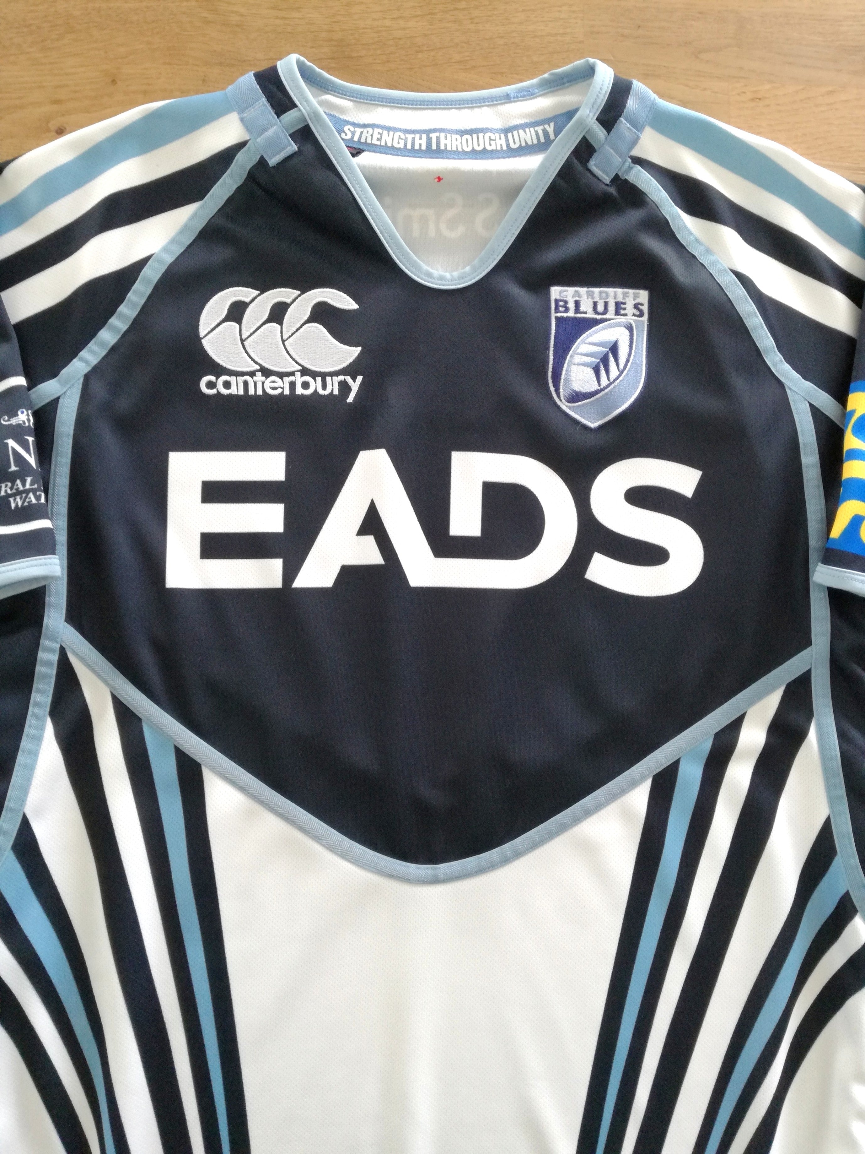 2011/12 Cardiff Blues Away Rugby Shirt (M)