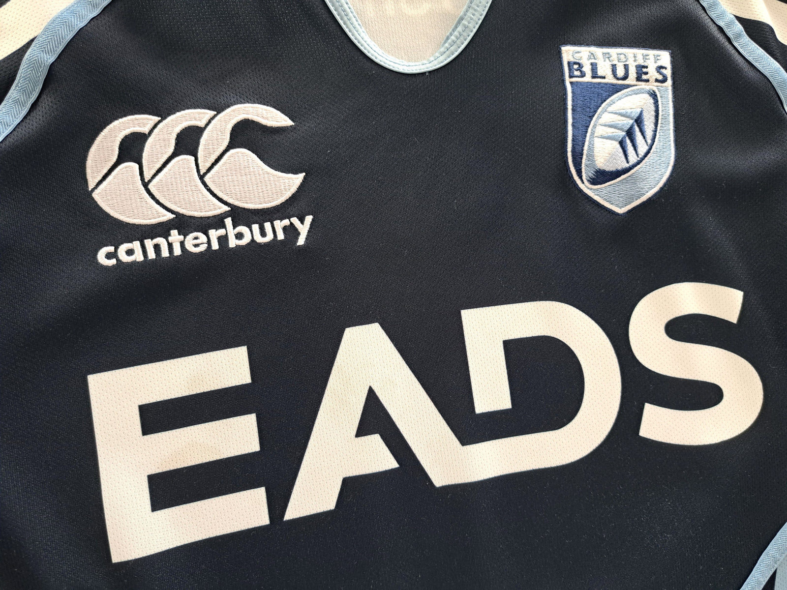 2011/12 Cardiff Blues Away Rugby Shirt (M)