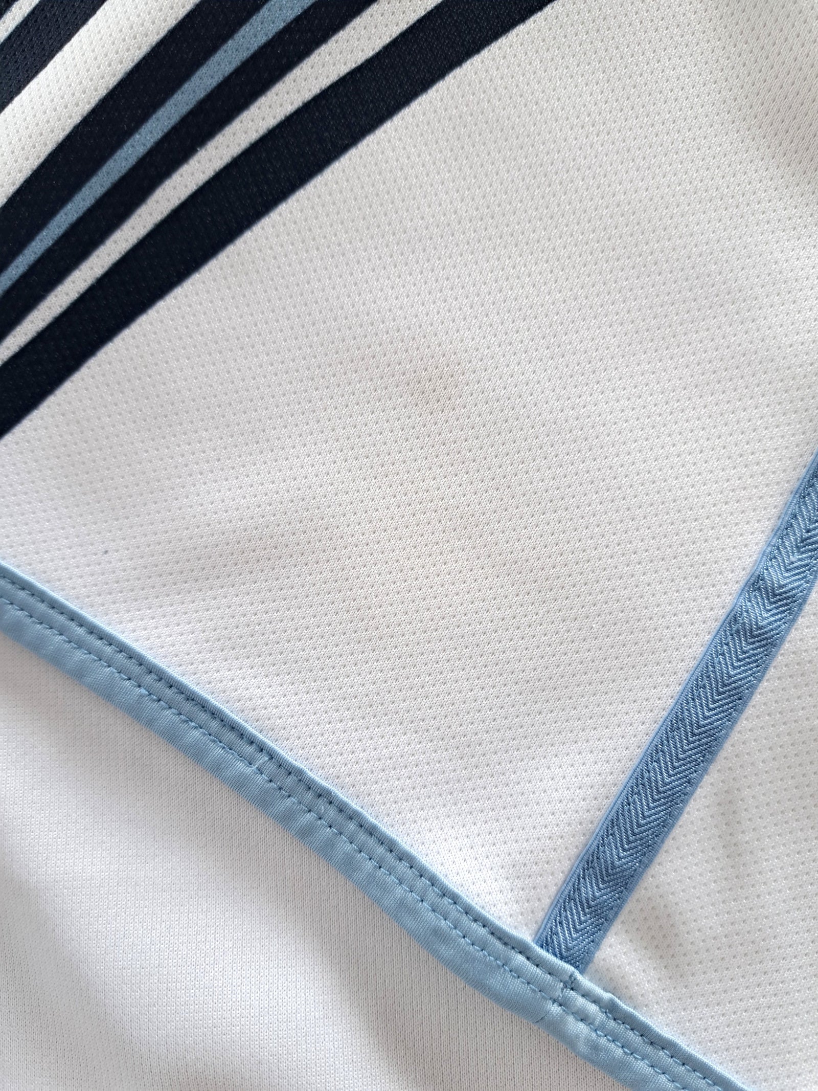2011/12 Cardiff Blues Away Rugby Shirt (M)