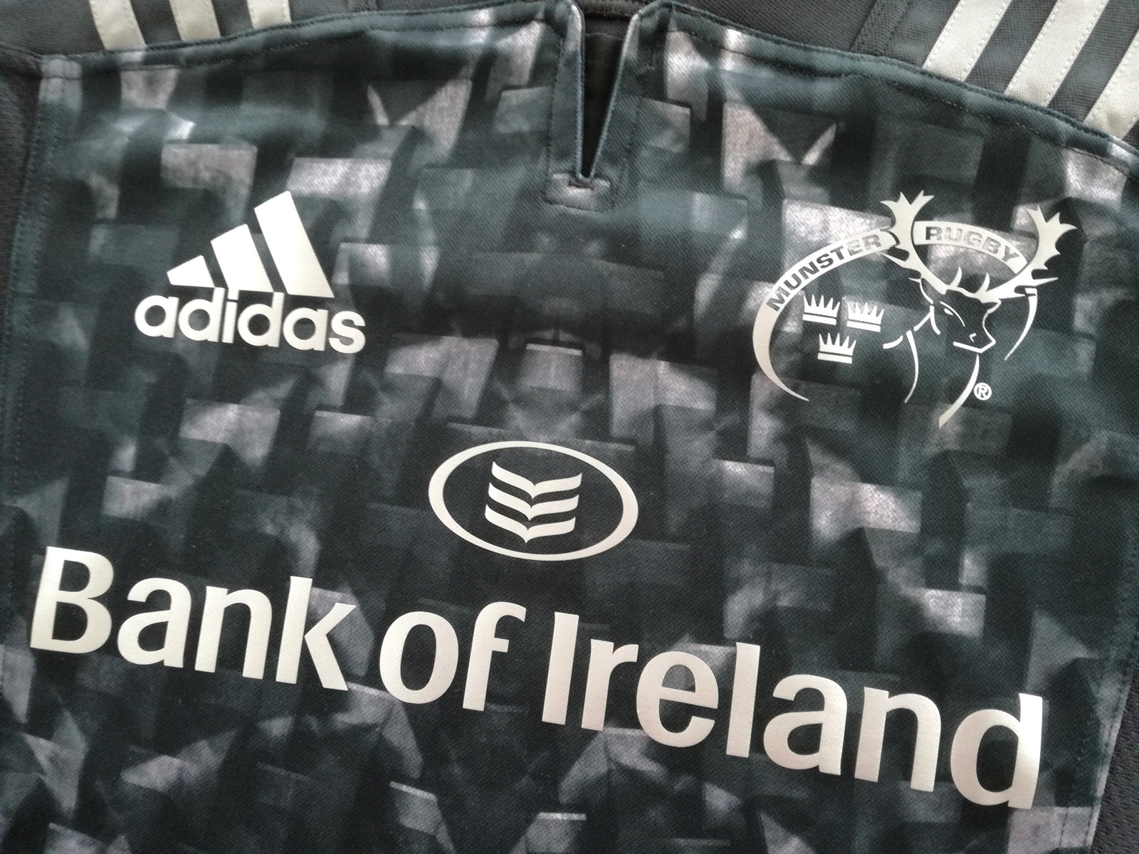 2017/18 Munster Away Rugby Shirt (M)