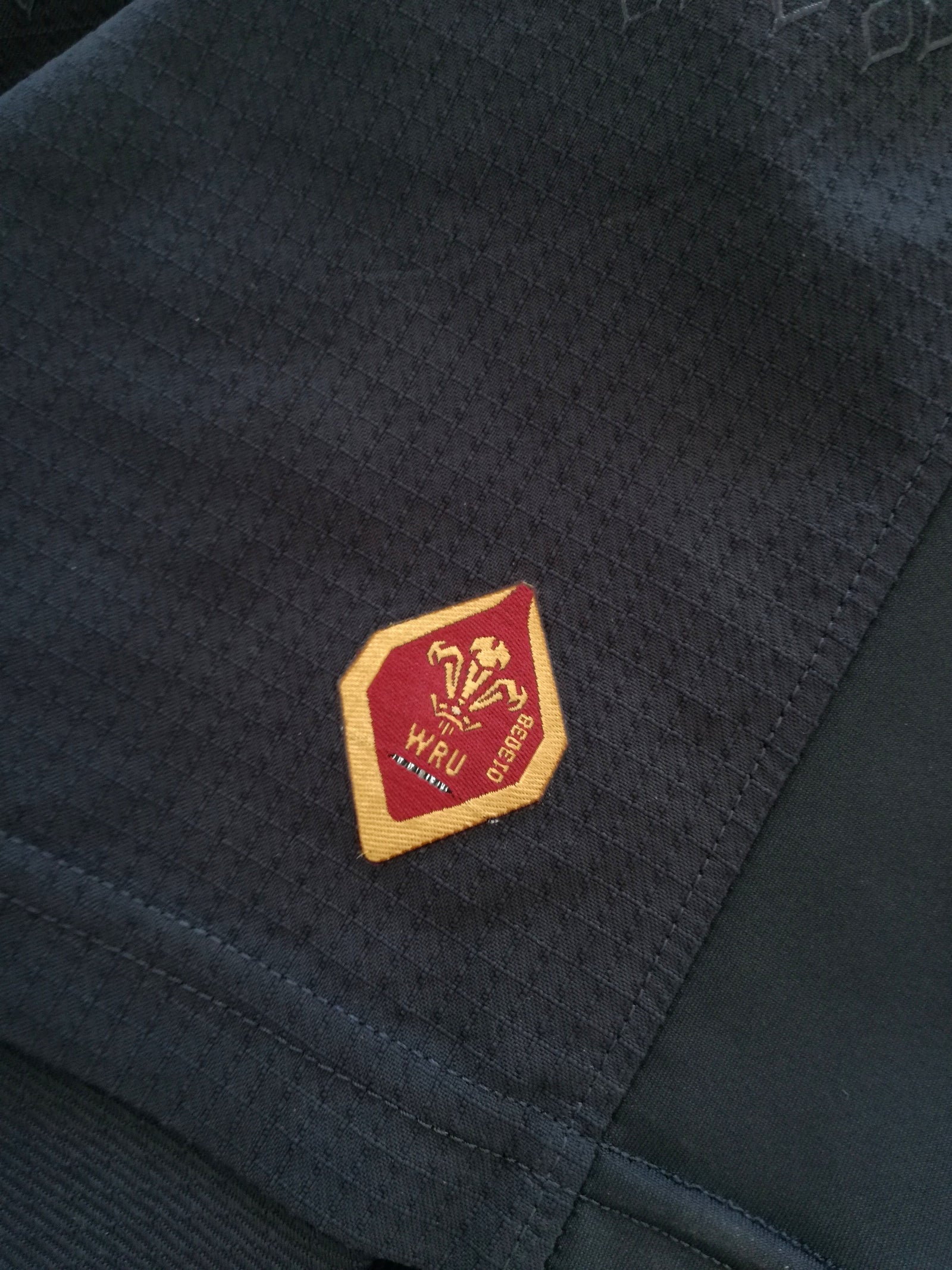 2015/16 Wales Away 'Fitted' Rugby Shirt (S)