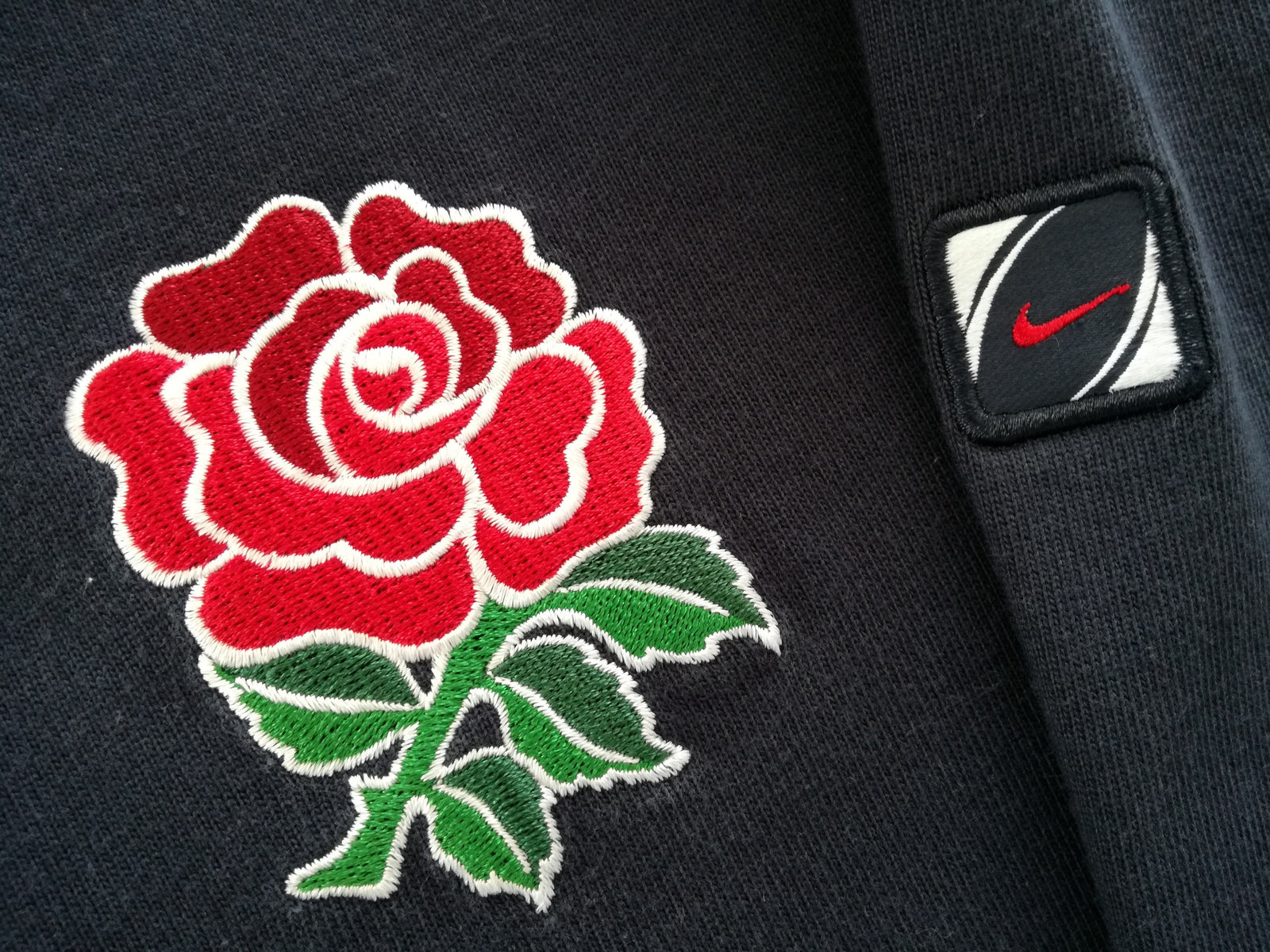 2003/04 England Away Rugby Shirt. (M)