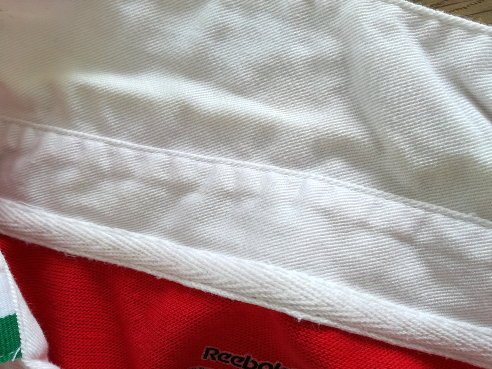 2004/05 Wales Home Rugby Shirt. (Size 10)