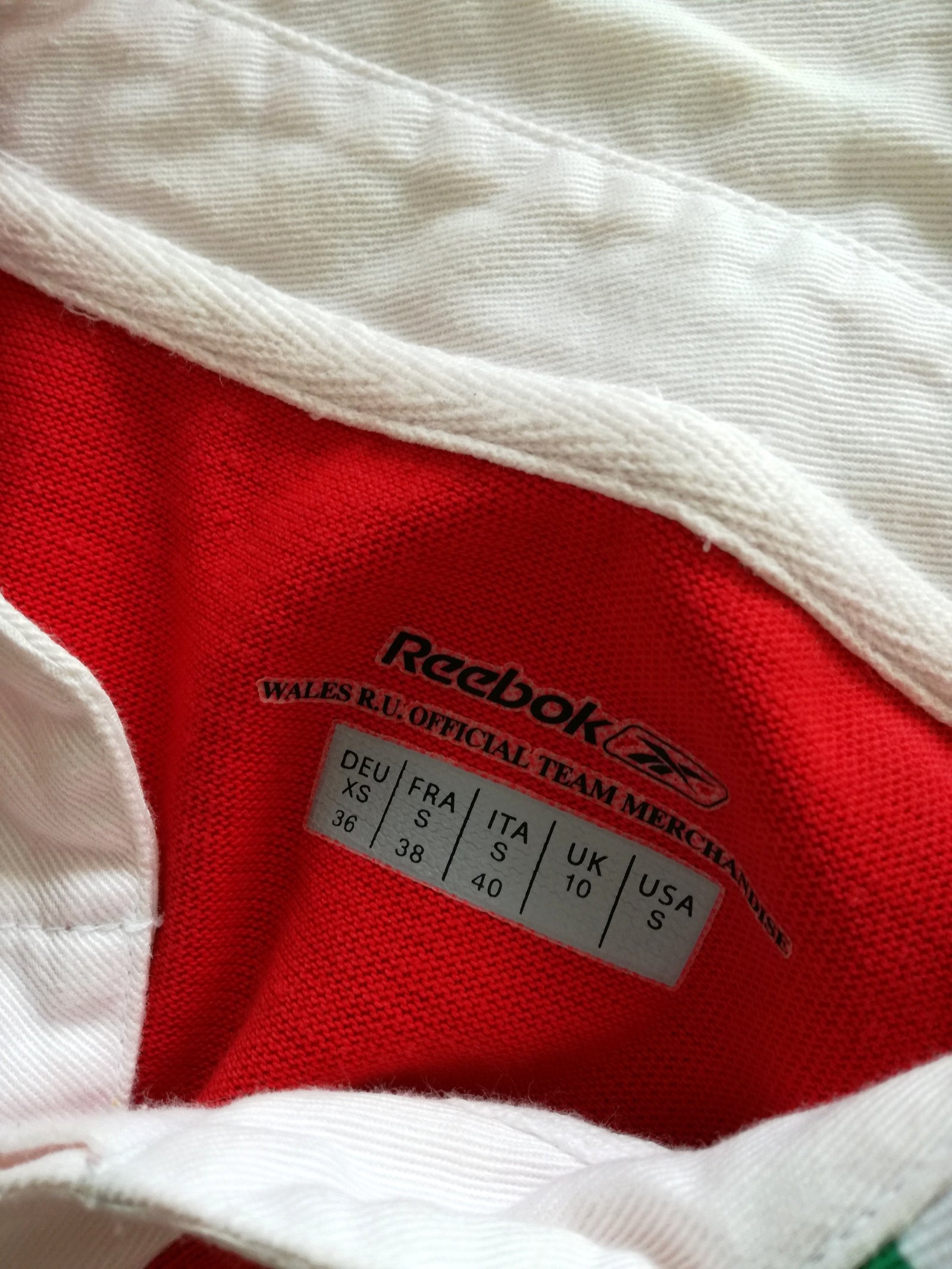 2004/05 Wales Home Rugby Shirt. (Size 10)