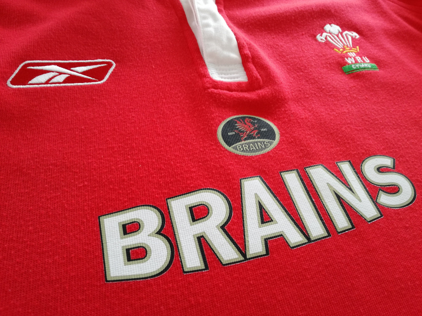 2004/05 Wales Home Rugby Shirt. (Size 10)