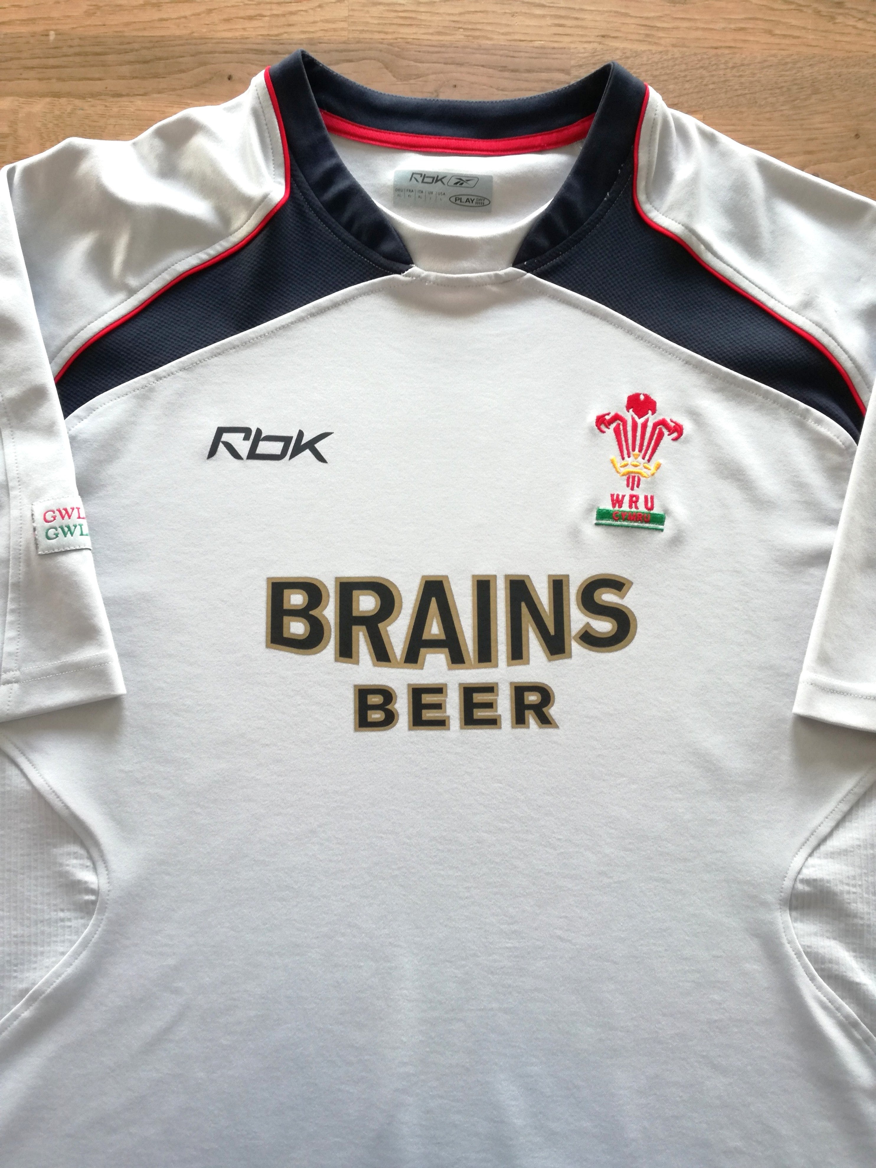 2006/07 Wales Away Pro-Fit Rugby Shirt