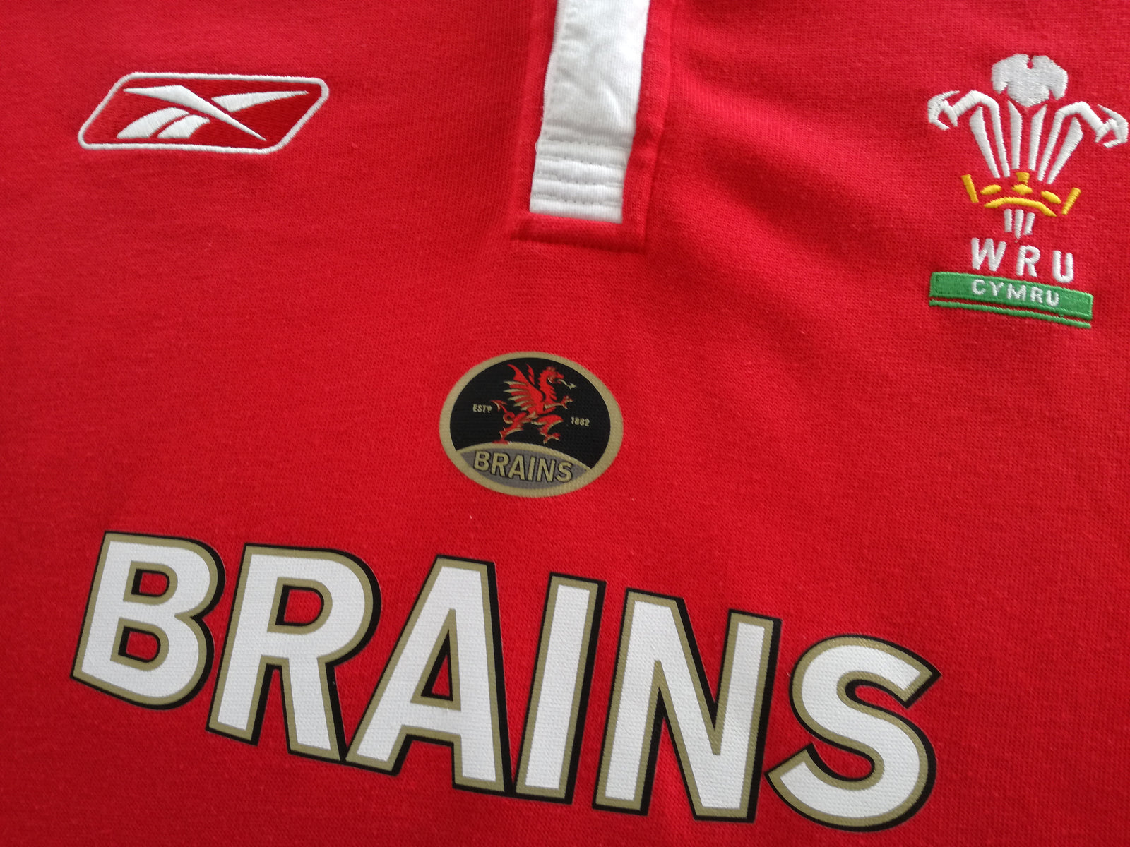 2004/05 Wales Home Rugby Shirt. (L)