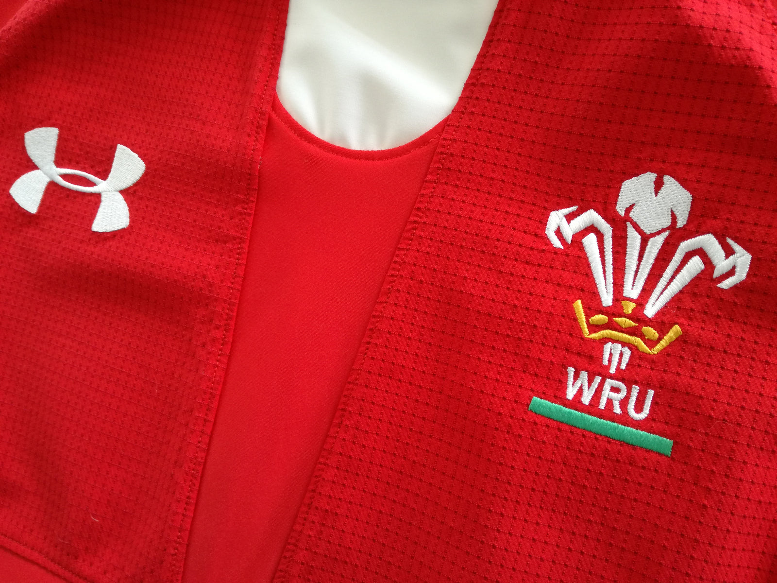 2011/12 Wales Home Player Issue Rugby Shirt (M)