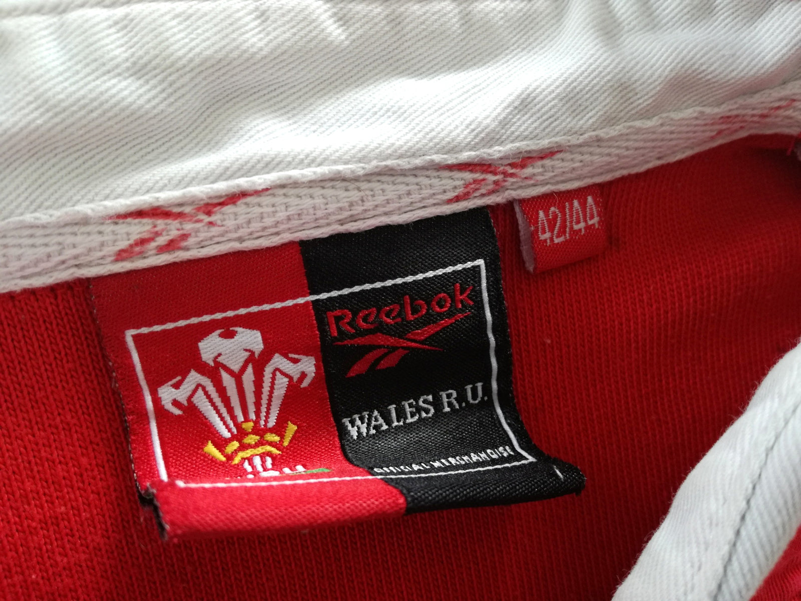 1998/99 Wales Home Rugby Shirt. (L)