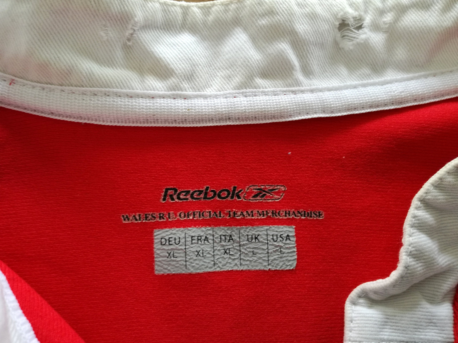 2004/05 Wales Home Pro-Fit Rugby Shirt (L)