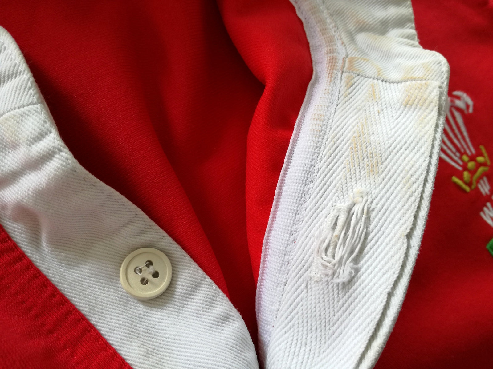2004/05 Wales Home Pro-Fit Rugby Shirt (L)