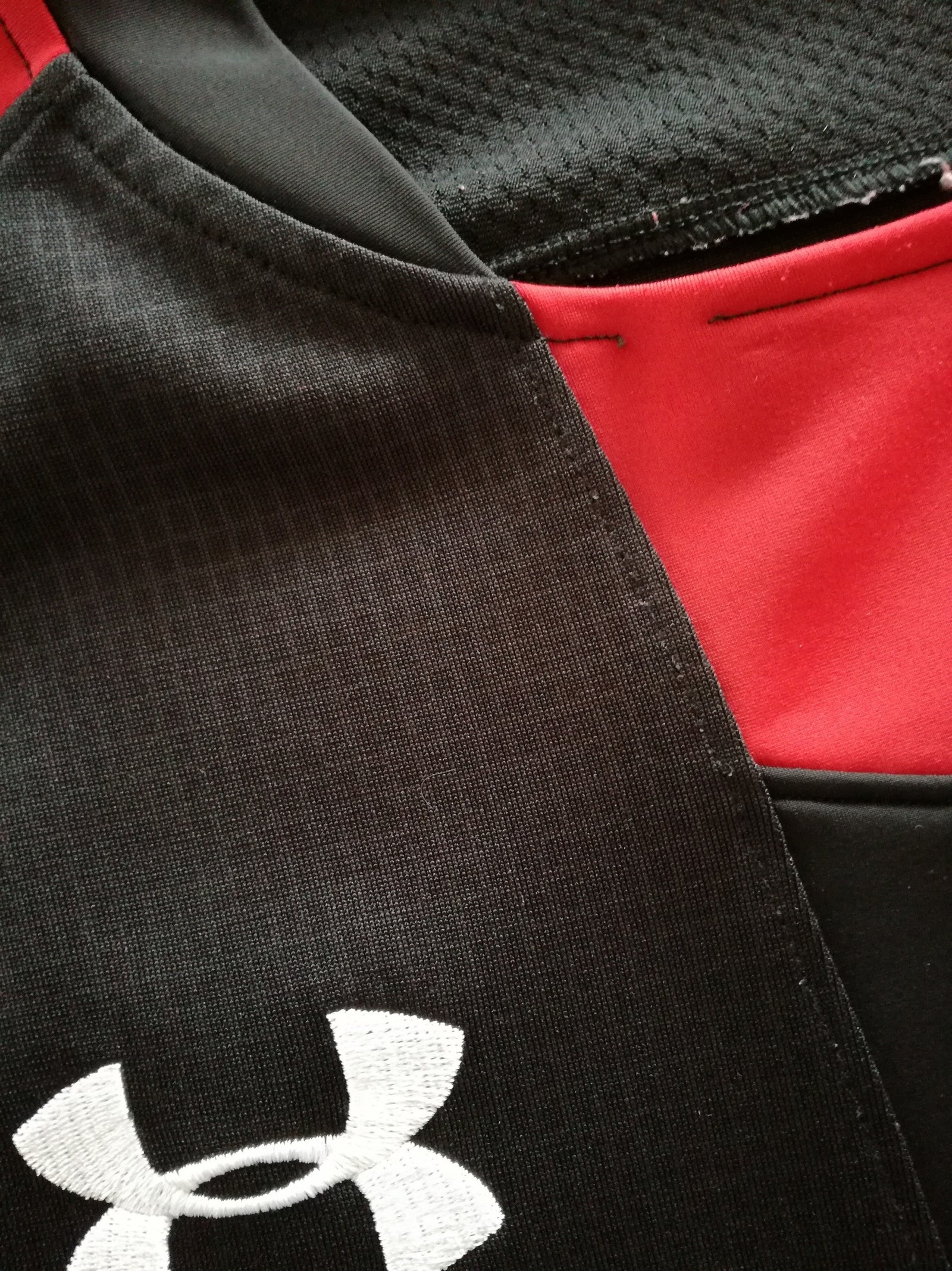 2011/12 Wales Away Rugby Shirt (L)