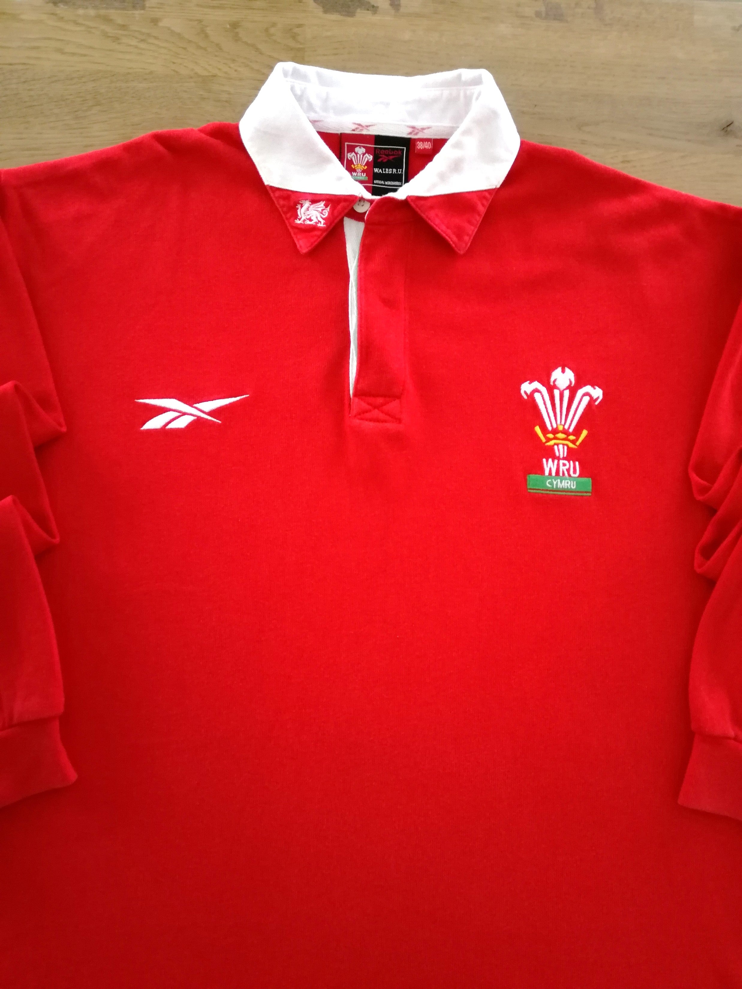 1998/99 Wales Home Rugby Shirt. (M)