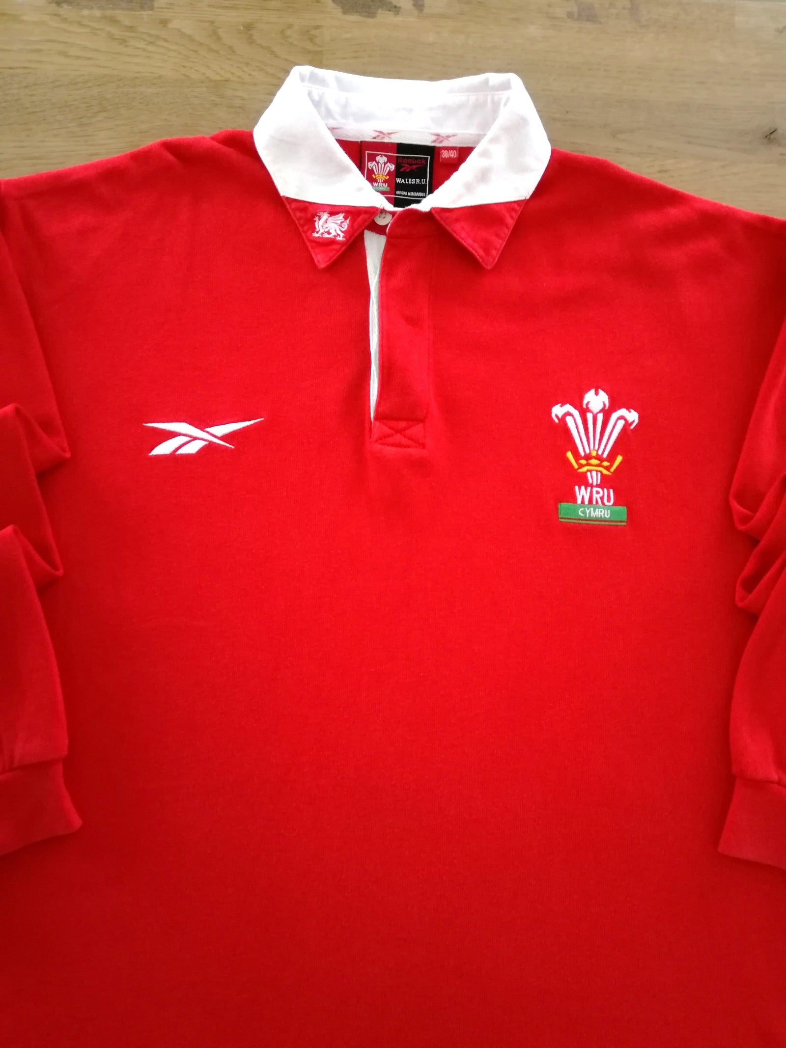 1998/99 Wales Home Rugby Shirt. (M)