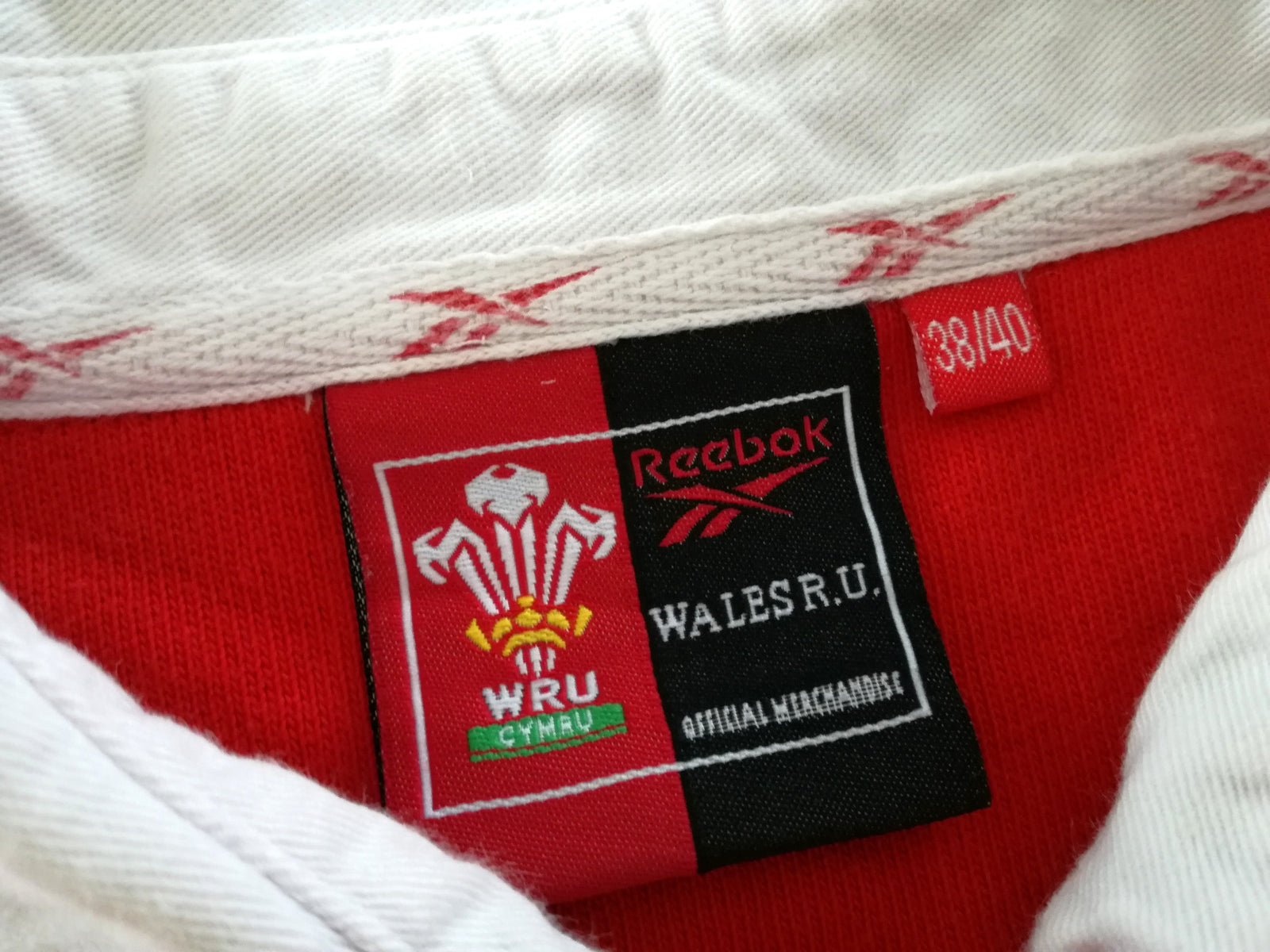 1998/99 Wales Home Rugby Shirt. (M)