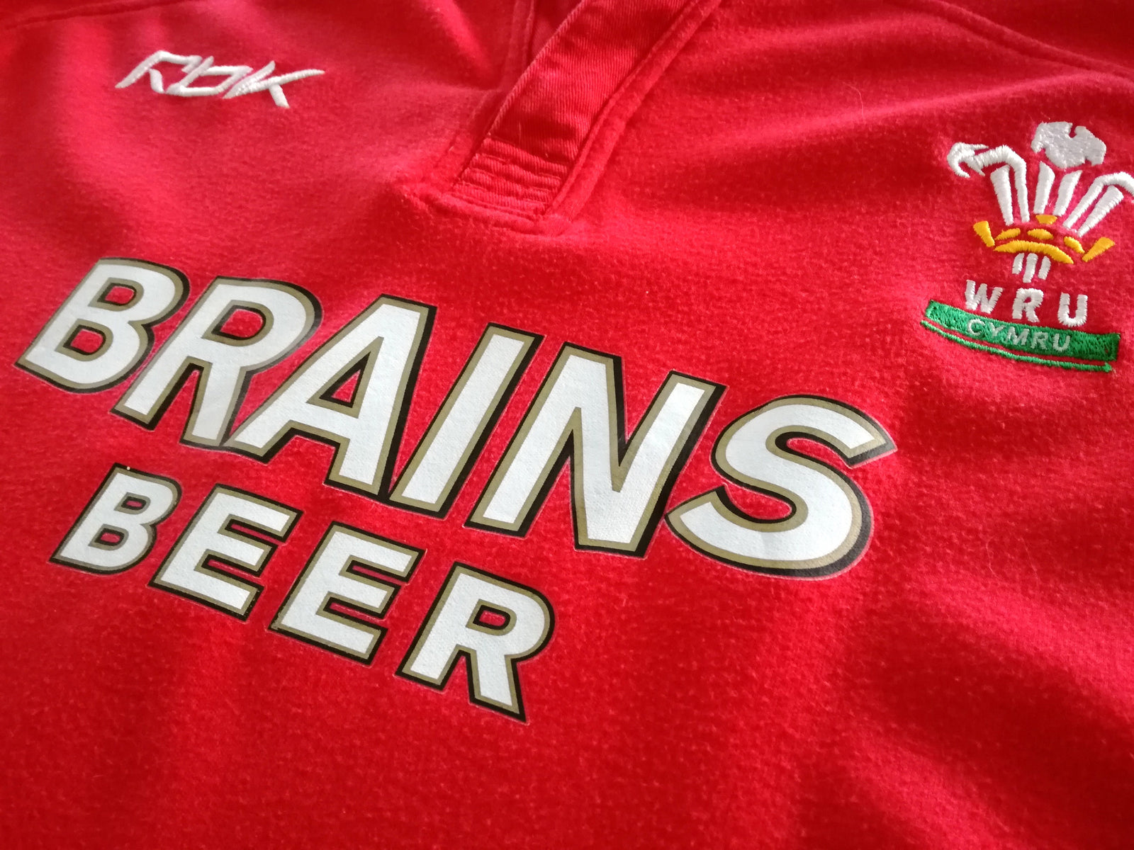 2006/07 Wales Home Rugby Shirt. (L)