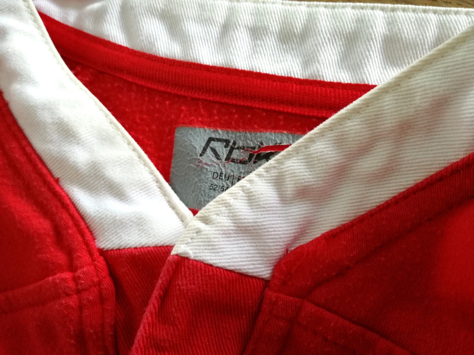 2006/07 Wales Home Rugby Shirt. (L)