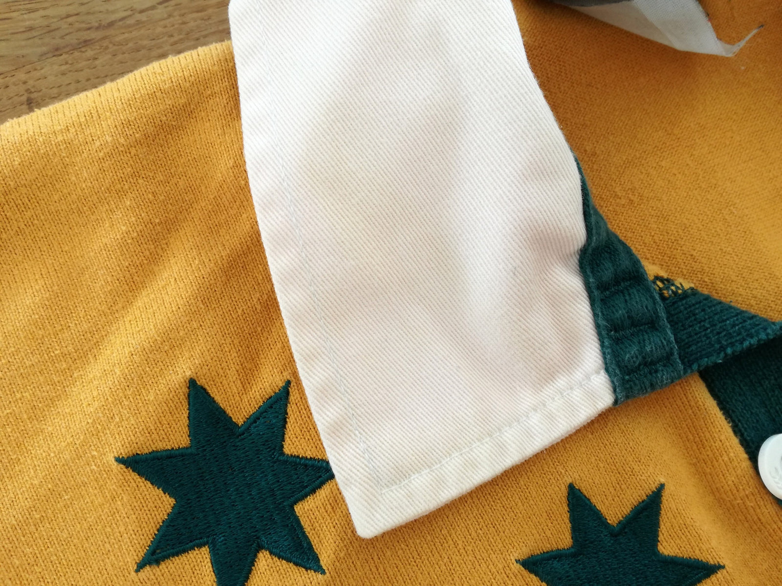 2004/05 Australia Home Rugby Shirt. (M)