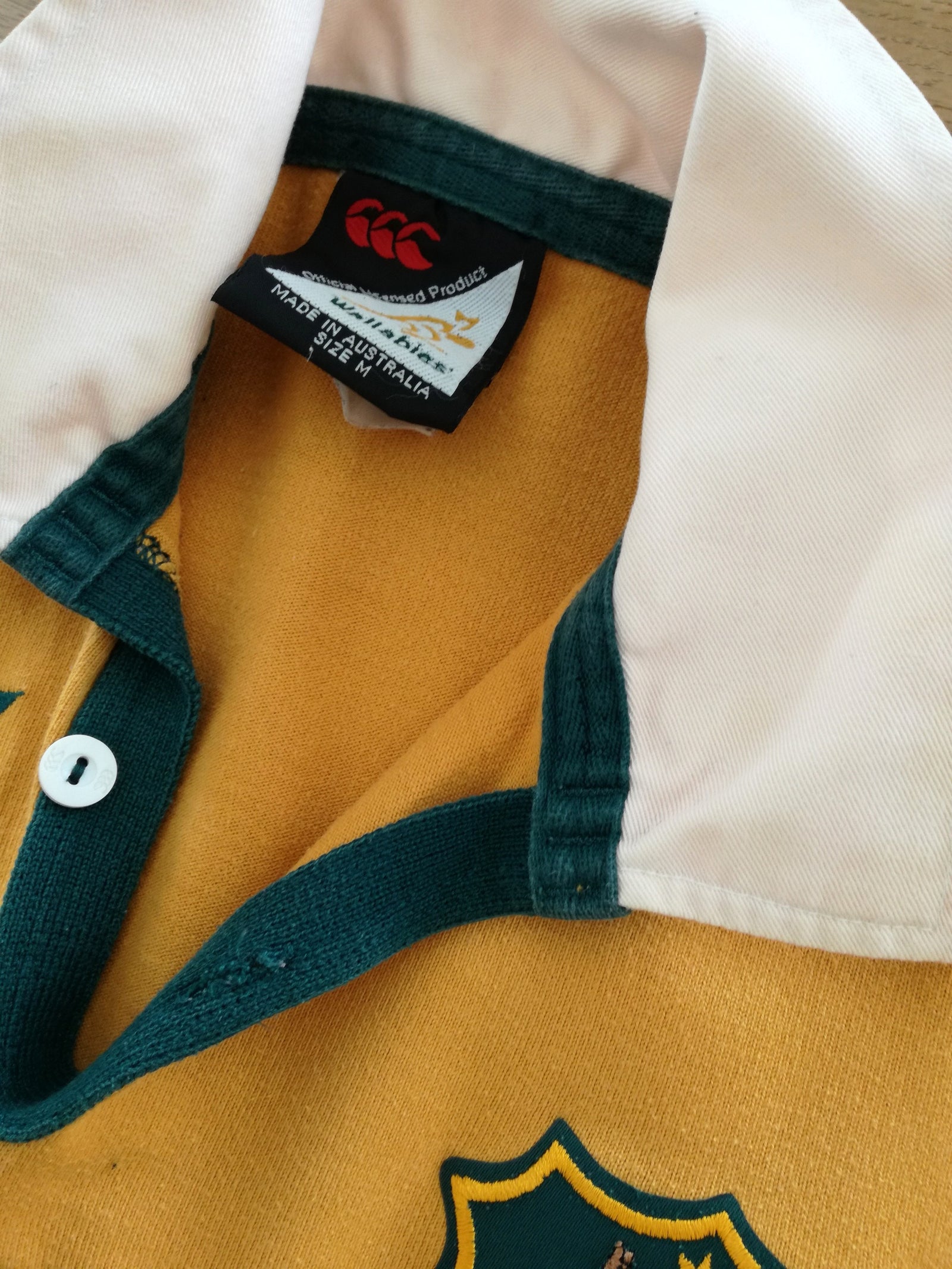2004/05 Australia Home Rugby Shirt. (M)