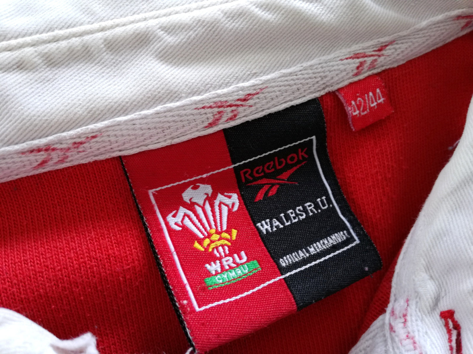 1998/99 Wales Home Rugby Shirt. (L)