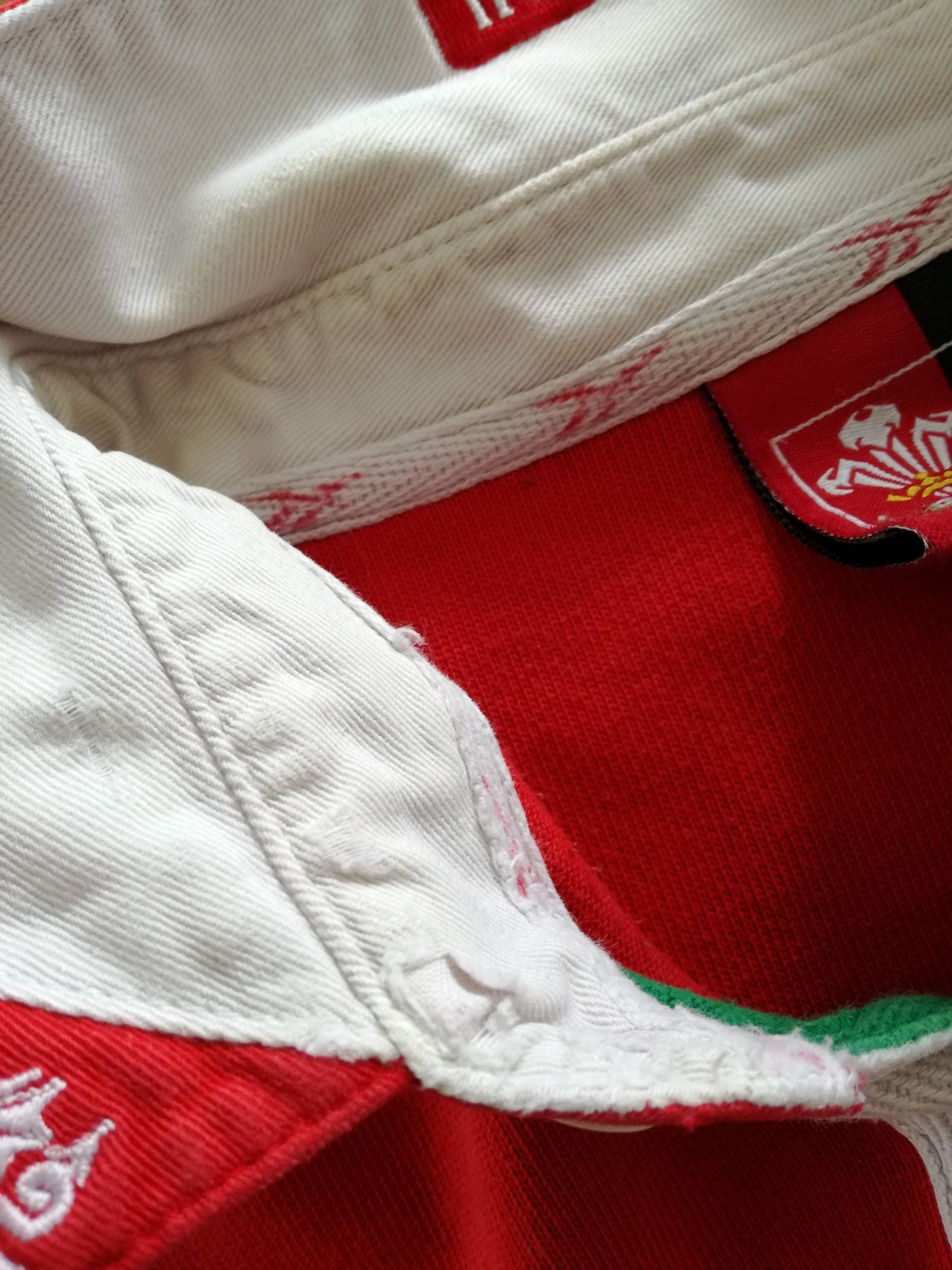 1998/99 Wales Home Rugby Shirt. (L)