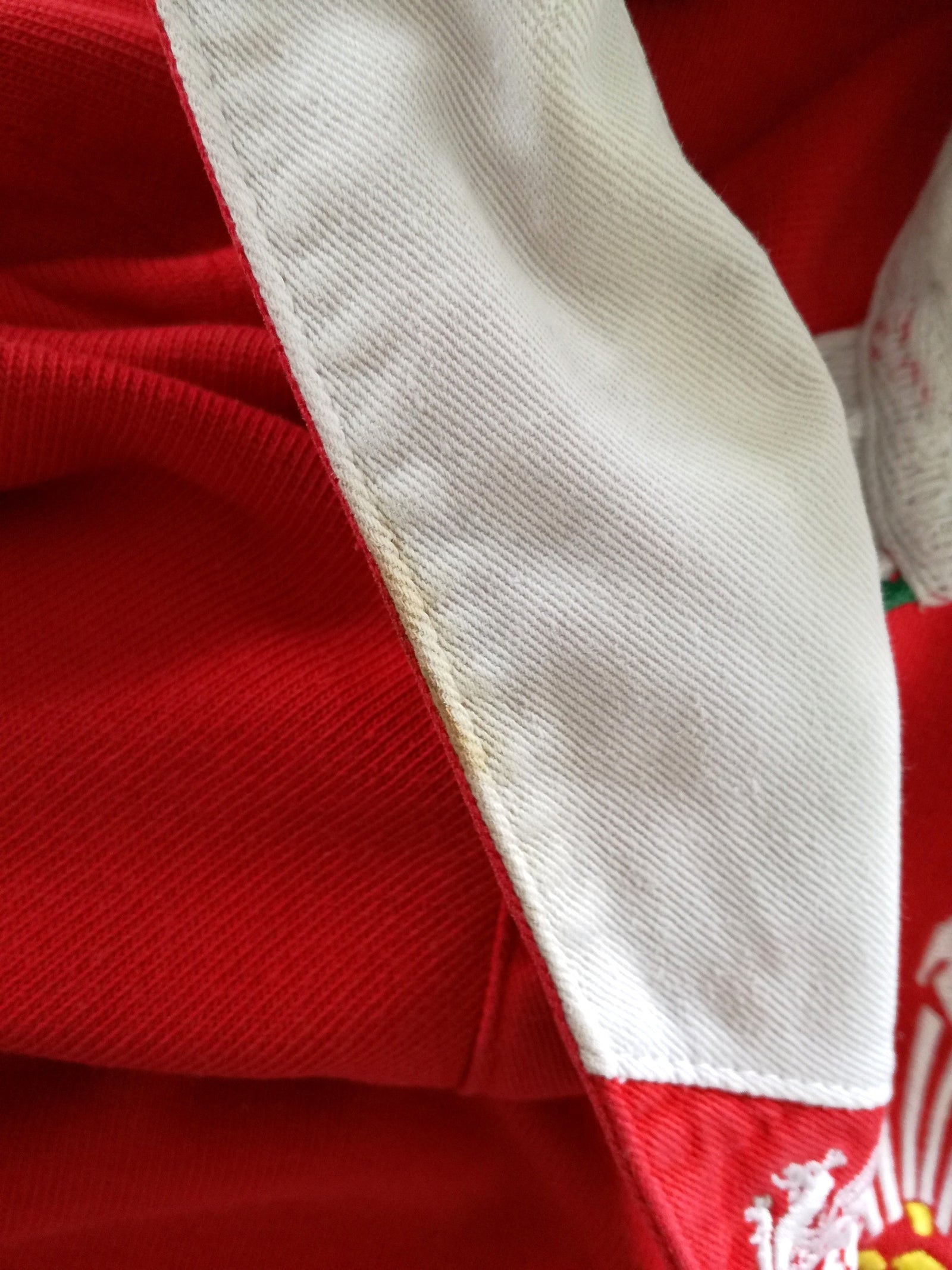 1998/99 Wales Home Rugby Shirt. (L)