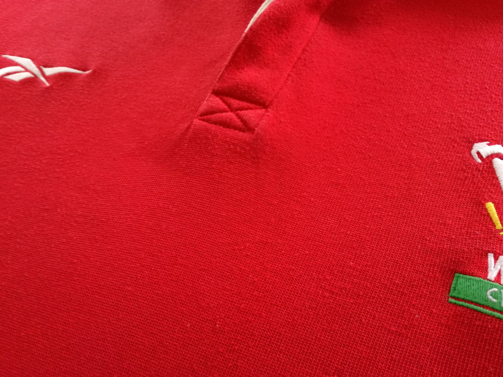 1998/99 Wales Home Rugby Shirt. (L)