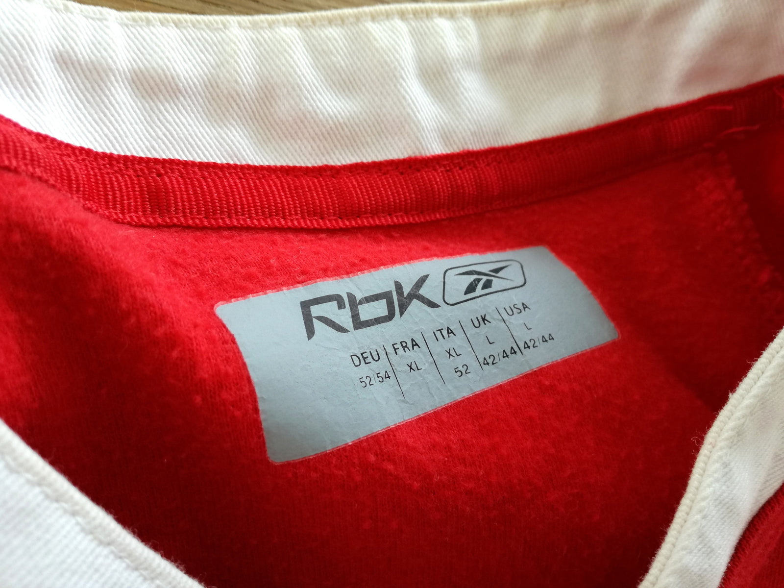 2006/07 Wales Home Rugby Shirt. (L)