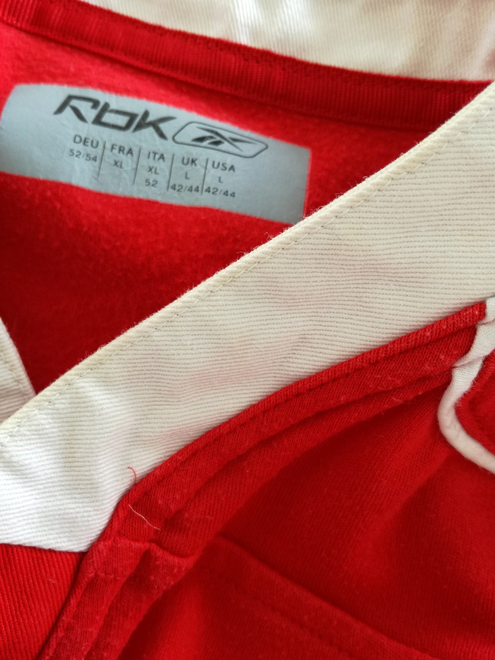 2006/07 Wales Home Rugby Shirt. (L)