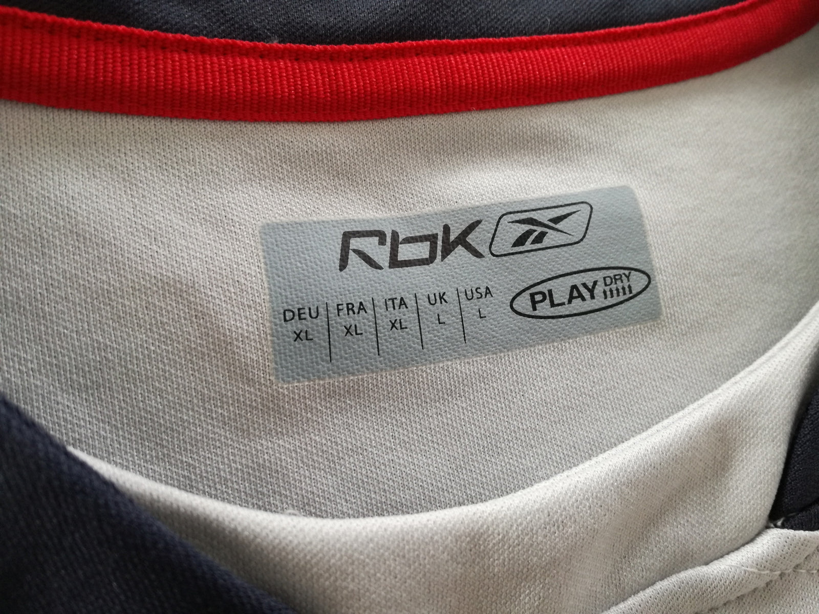 2006/07 Wales Away Pro-Fit Rugby Shirt (L)