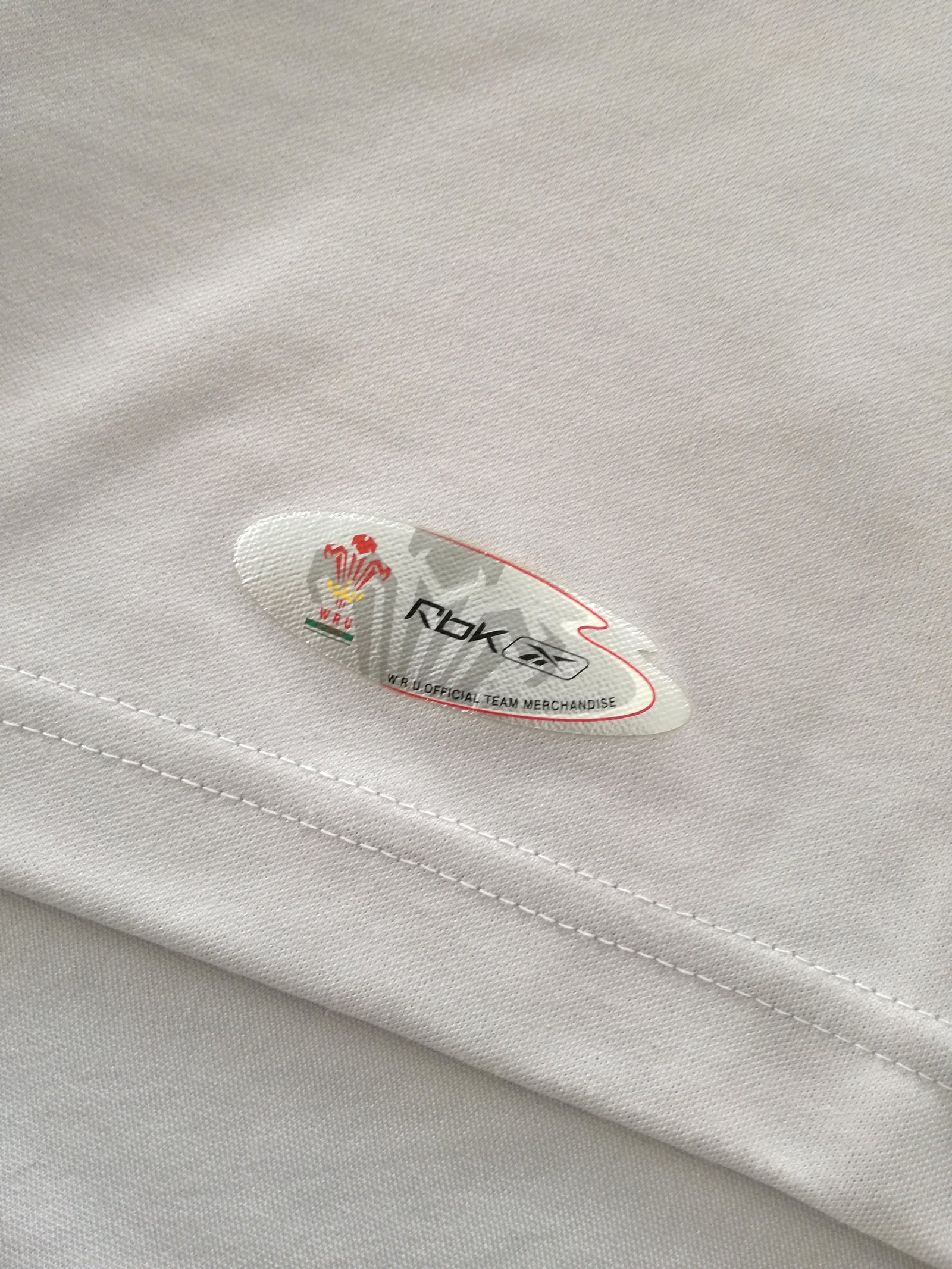 2006/07 Wales Away Pro-Fit Rugby Shirt (L)