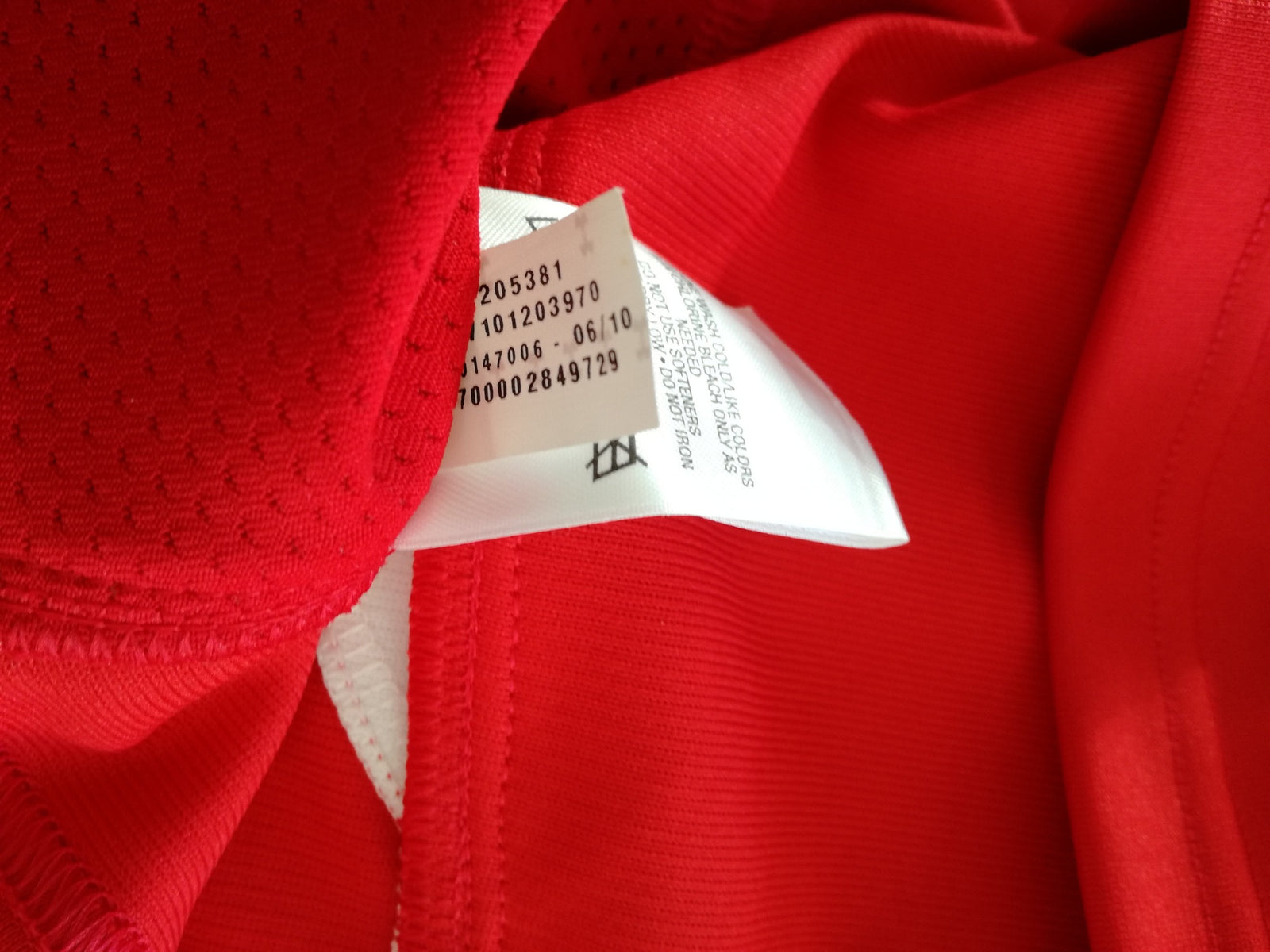 2010/11 Wales Home Rugby Shirt. (M)