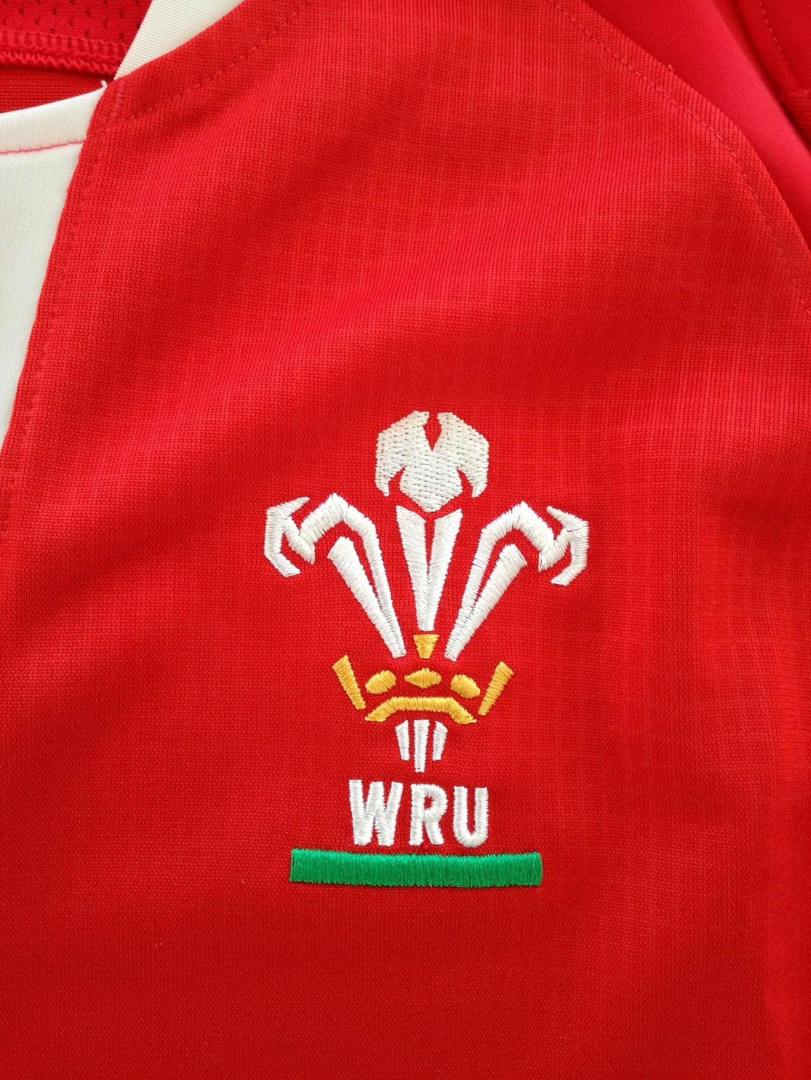 2011/12 Wales Home Rugby Shirt. (M)
