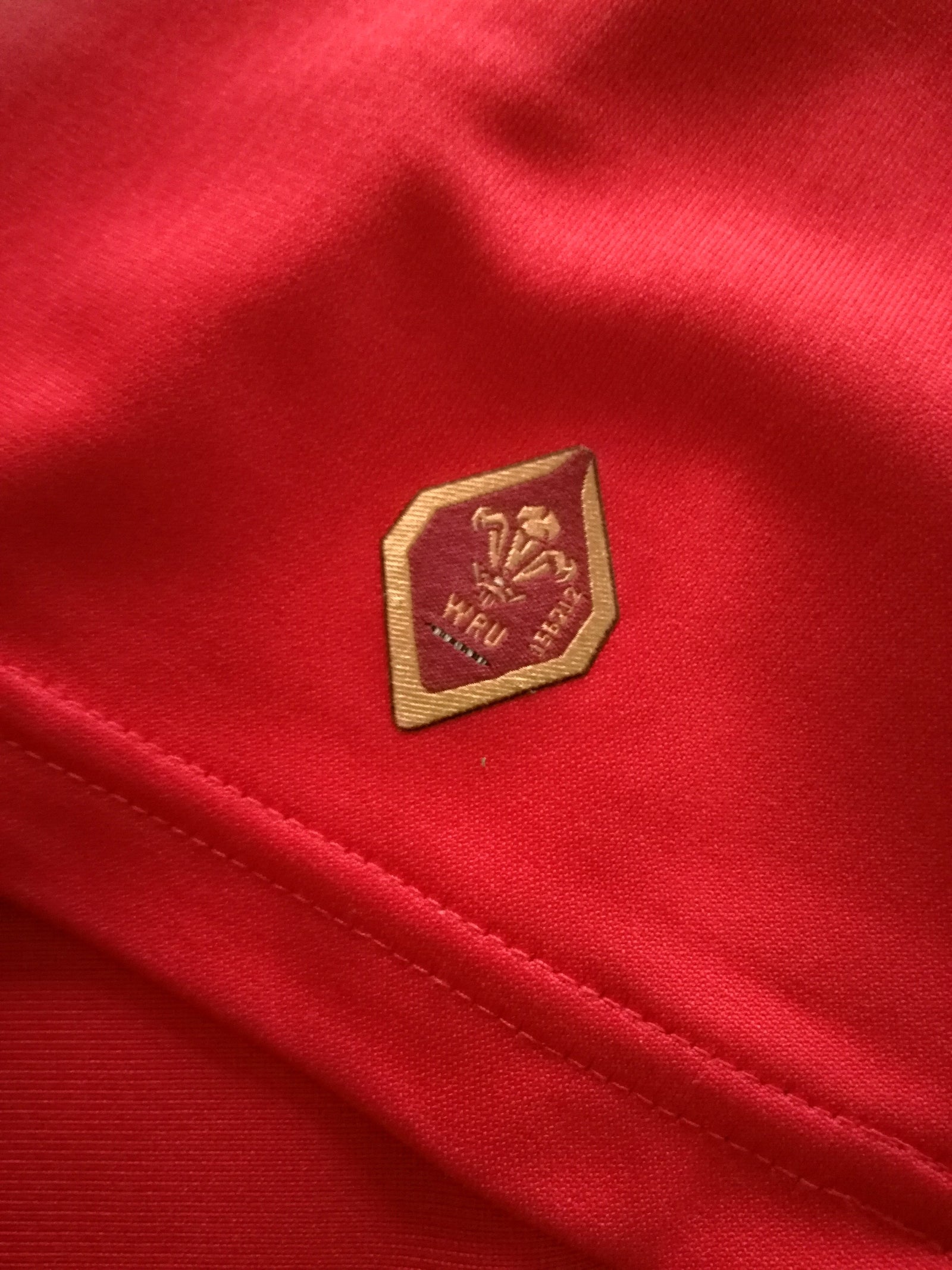 2015/16 Wales Home 'Loose' Rugby Shirt (L)