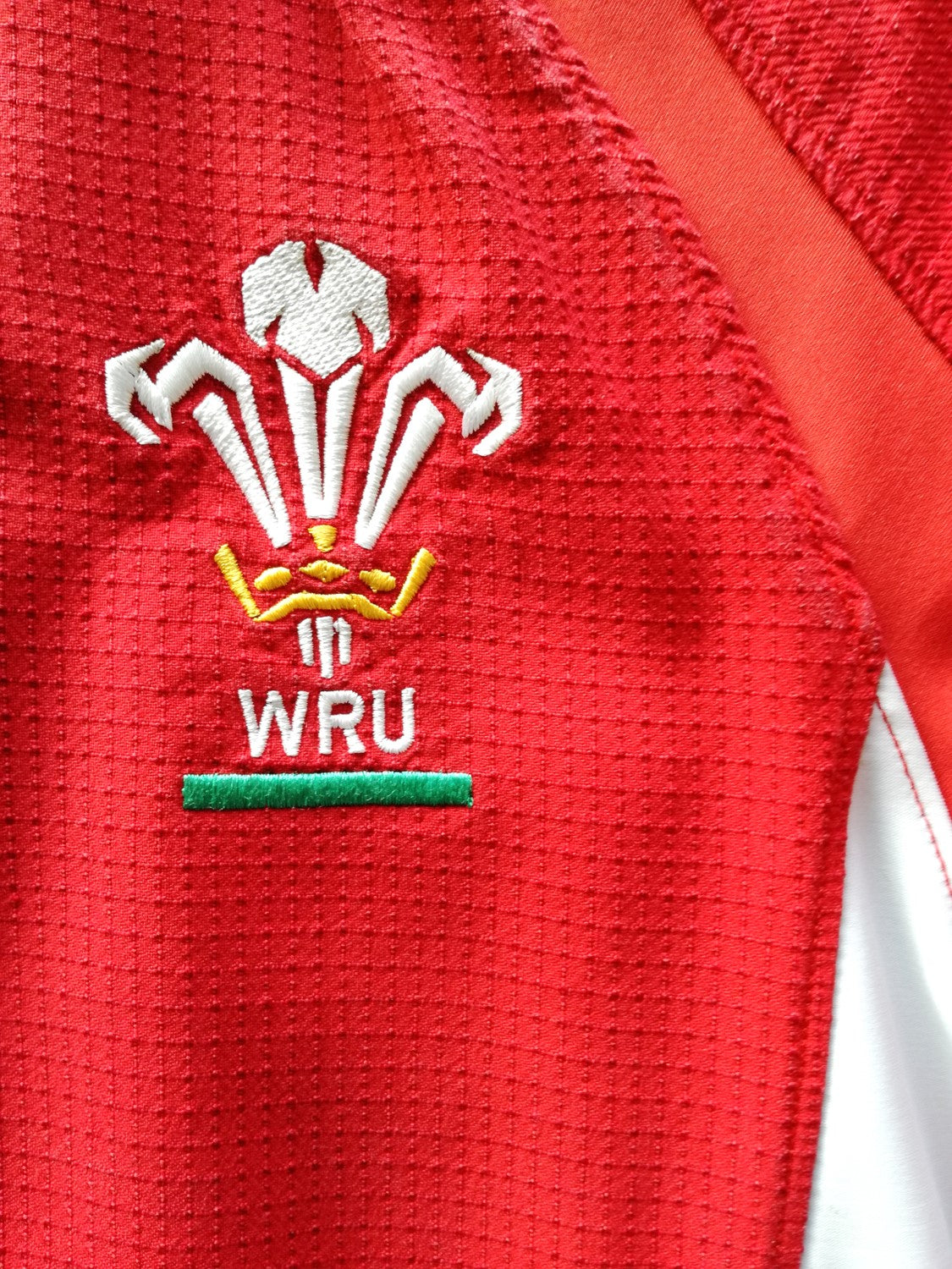 2011/12 Wales Home Player Issue Rugby Shirt (L)
